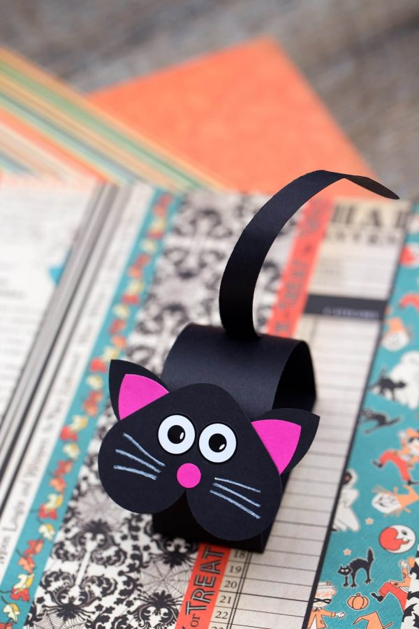 This is it - the Ultimate List of Halloween Crafts for Kids! You'll find ghosts, witches, monsters, bats and much more to get you ready for Halloween!