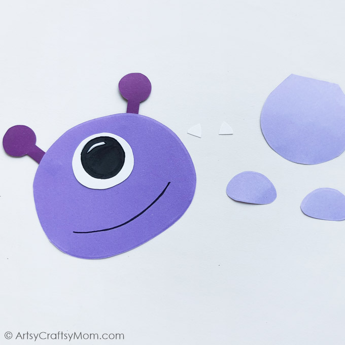 We love this Adorable Paper Bag Alien Craft - it's so cute and easy to make! This makes a great addition to your DIY paper puppet collection!