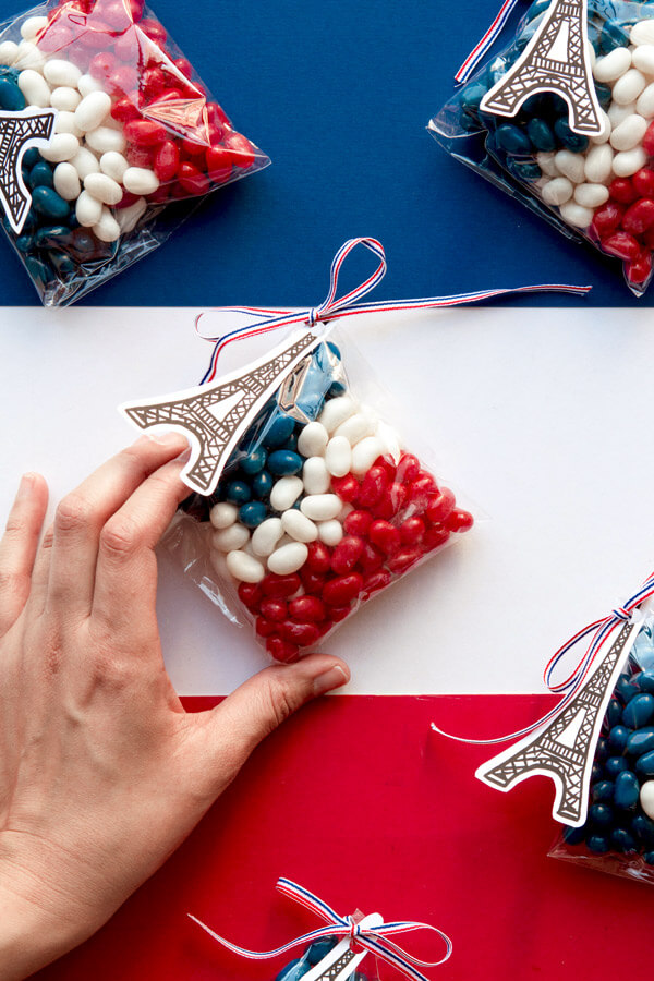 Check out these French crafts for kids on the occasion of the French Fete de la Federation in France.  Make sure to learn some French along the way!