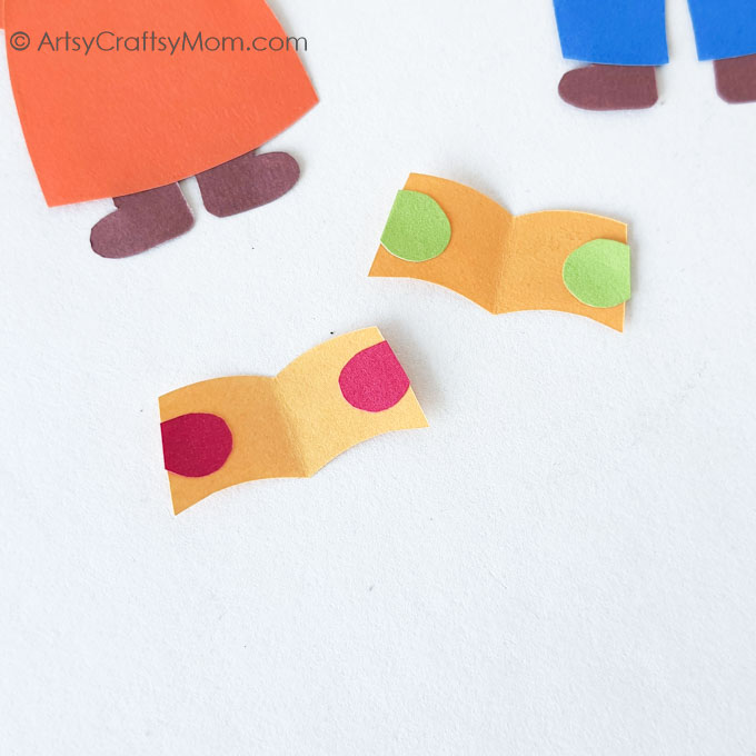 Popsicle Stick Christmas Carolers Craft 9 This Super Cute Popsicle Stick Christmas Carolers Craft is sure to bring a smile to your face! Use it as a bookmark, ornament or gift tag!