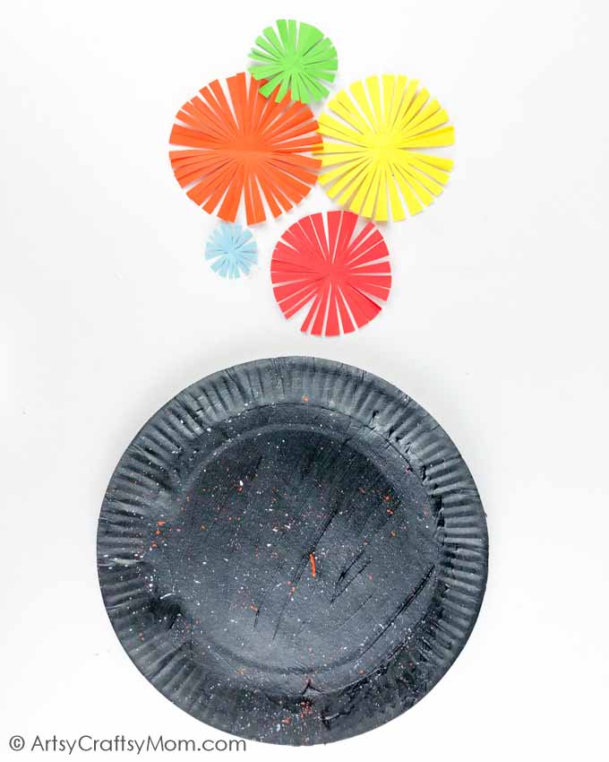 This paper plate fireworks craft is the perfect way to ring in the New Year without any noise or pollution, but with lots of colors! Super easy & fun!