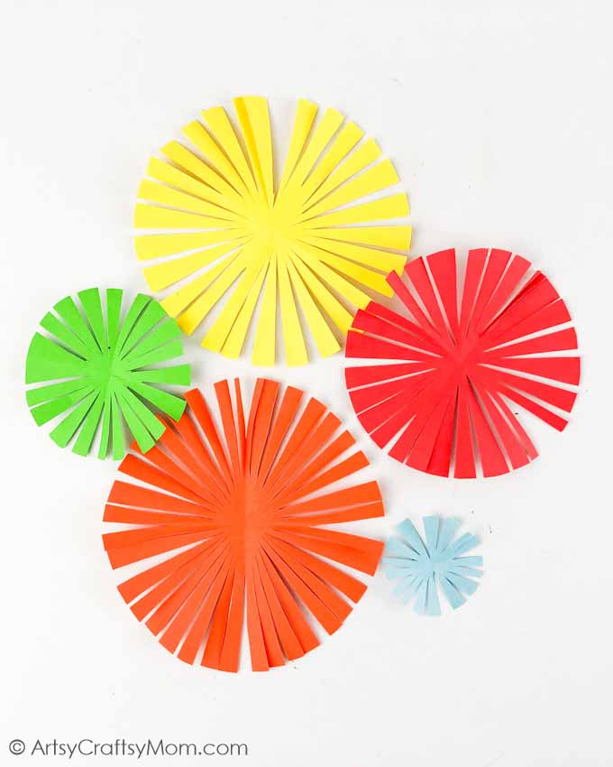 This paper plate fireworks craft is the perfect way to ring in the New Year without any noise or pollution, but with lots of colors! Super easy & fun!