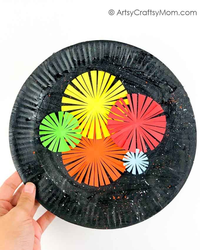 This paper plate fireworks craft is the perfect way to ring in the New Year without any noise or pollution, but with lots of colors! Super easy & fun!