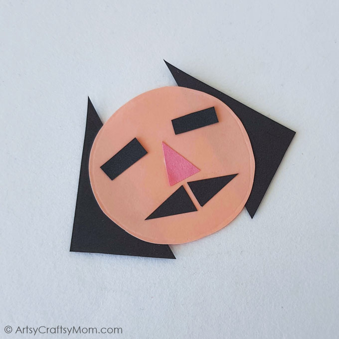 Have fun with this Easy Shape Nutcracker Craft, that's a great activity for preschoolers and kindergarteners to learn about shapes & play with them!
