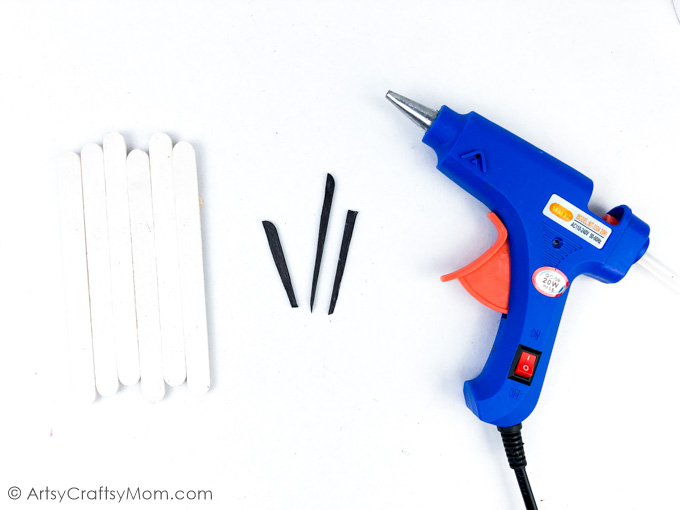 Adorable Craft Stick Olaf Craft for Kids 6 Frozen fans, this Craft Stick Olaf Craft is for you! All you need are craft sticks and some basic craft supplies & you're all set to enjoy winter with Olaf!