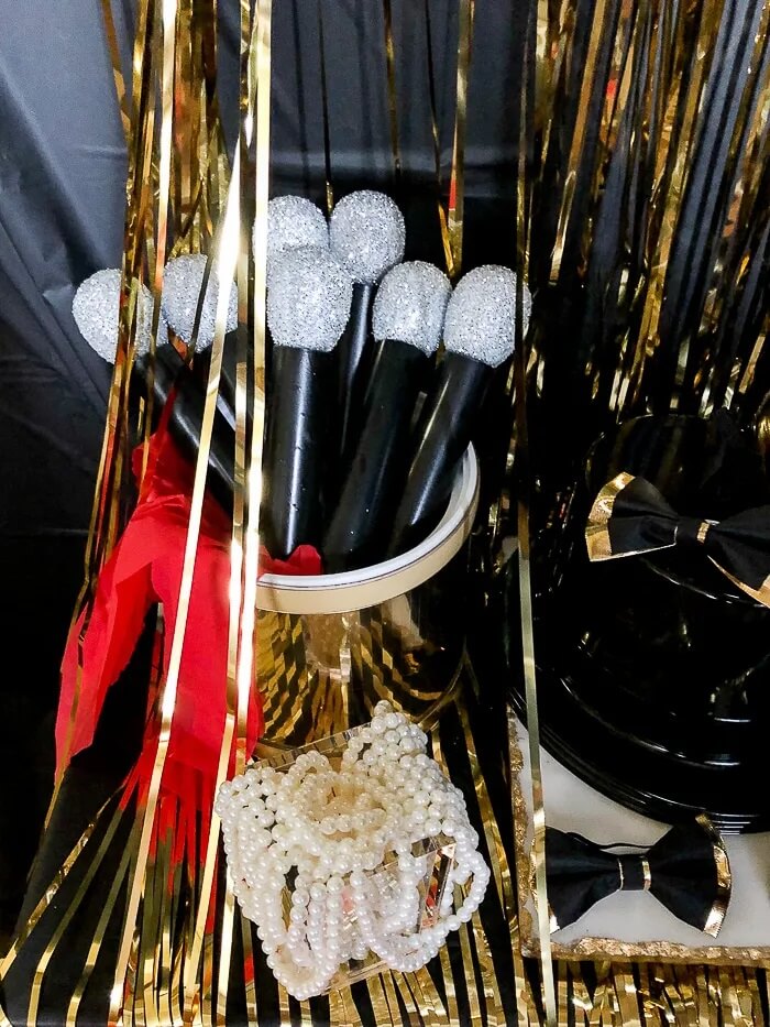 It's time for the Oscars, and these DIY Oscars party ideas are just what you need to throw an amazing awards night bash - for kids and adults!