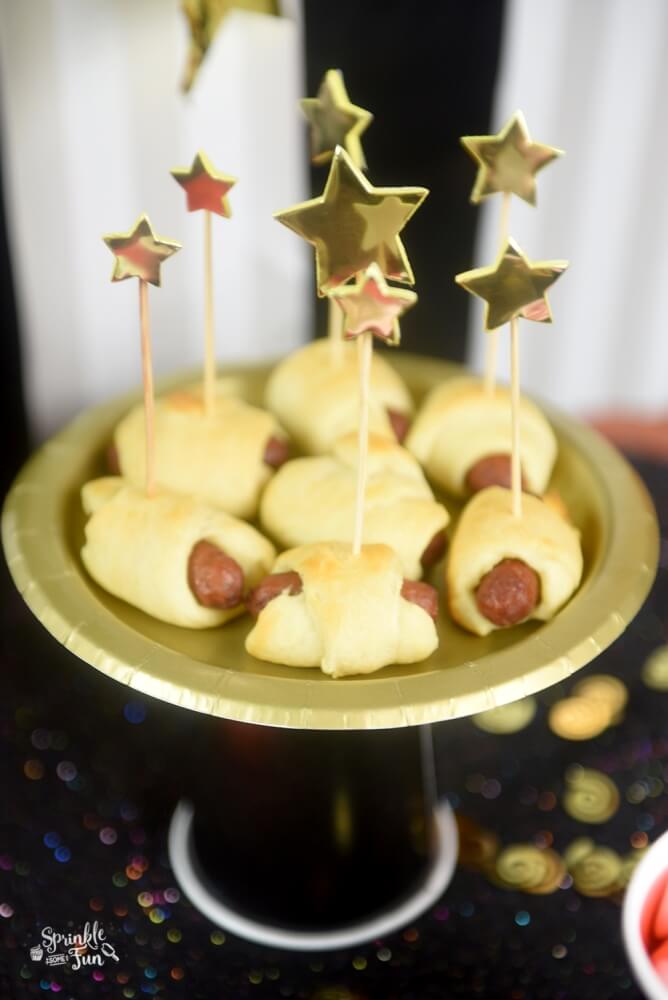 It's time for the Oscars, and these DIY Oscars party ideas are just what you need to throw an amazing awards night bash - for kids and adults!
