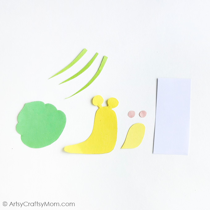Welcome spring with a Papercraft Snail Bookmark Craft for Kids! Super fun and incredibly easy - all you need is basic craft supplies & you're ready!