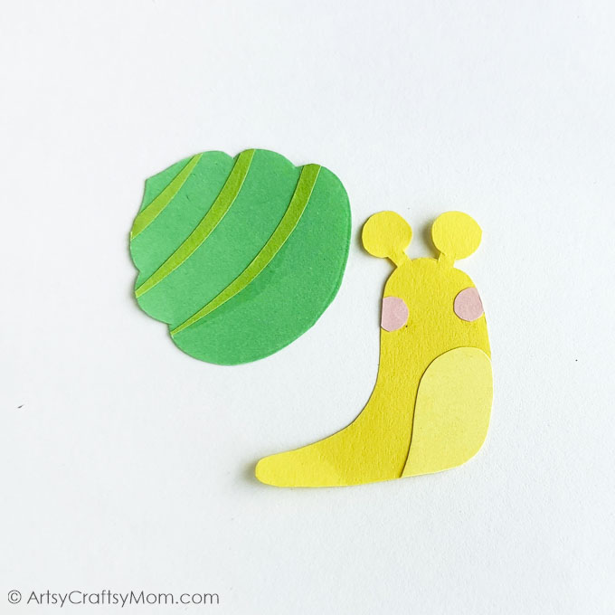 Welcome spring with a Papercraft Snail Bookmark Craft for Kids! Super fun and incredibly easy - all you need is basic craft supplies & you're ready!