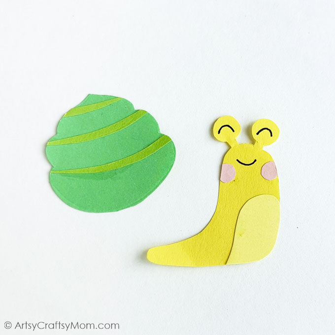 Welcome spring with a Papercraft Snail Bookmark Craft for Kids! Super fun and incredibly easy - all you need is basic craft supplies & you're ready!