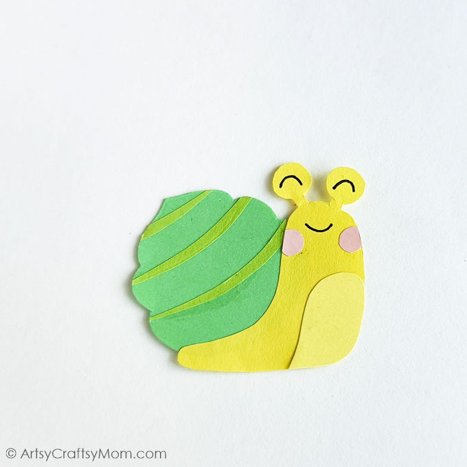 Welcome spring with a Papercraft Snail Bookmark Craft for Kids! Super fun and incredibly easy - all you need is basic craft supplies & you're ready!