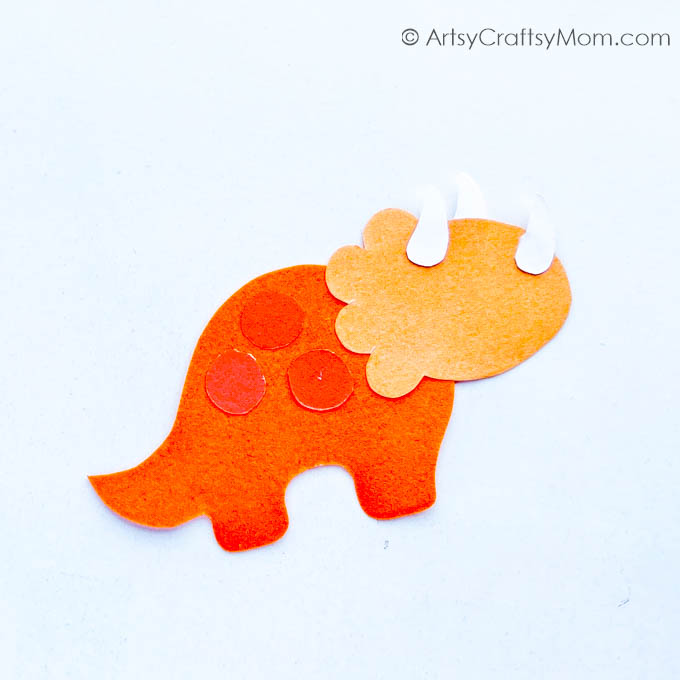These Paper Dinosaur Bookmarks are a great craft for little dinosaur lovers to keep track of their reading! Perfect for gifting to friends & classmates!