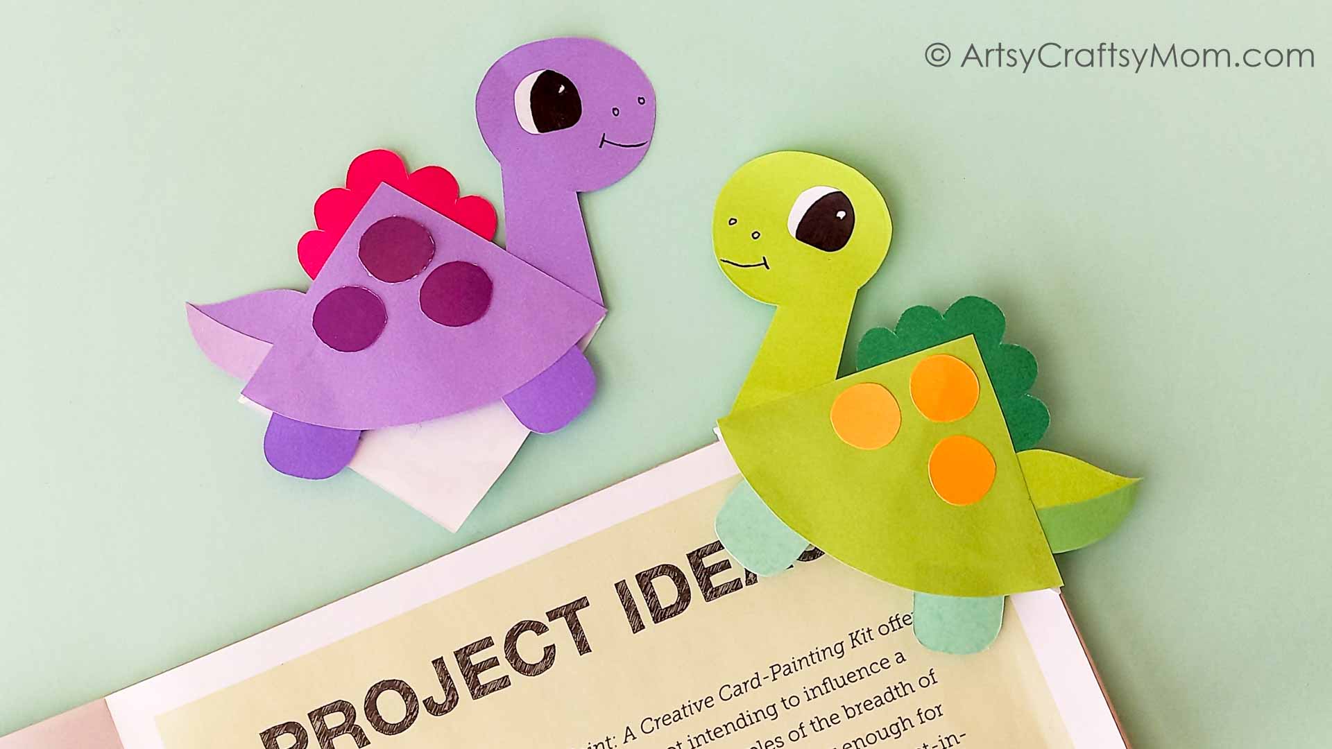 This adorable dinosaur corner bookmark is enough to turn anyone into a dinosaur fan! Make it for your friends as a cute back-to-school present!