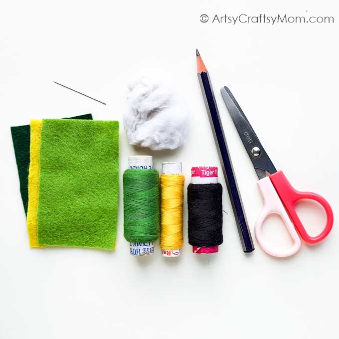 How cute is this felt caterpillar craft? It's a plushie that's easy to make even for kids and sewing beginners, with basic supplies you can easily find!