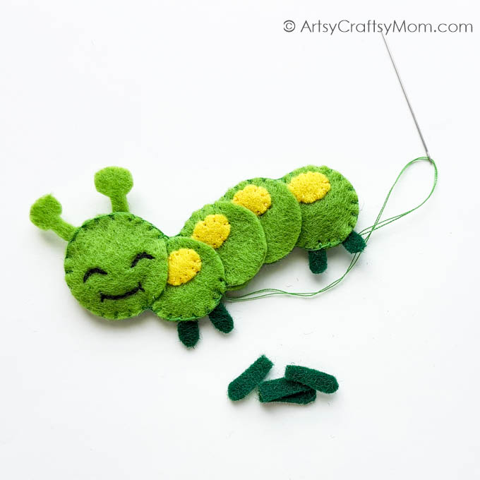 How cute is this felt caterpillar craft? It's a plushie that's easy to make even for kids and sewing beginners, with basic supplies you can easily find!