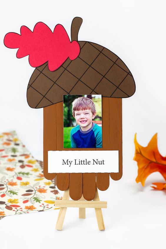 Get ready for Fall with these amazing acorn crafts for kids! Make acorns out of paper plates, craft sticks, pipe cleaners and your own handprints!