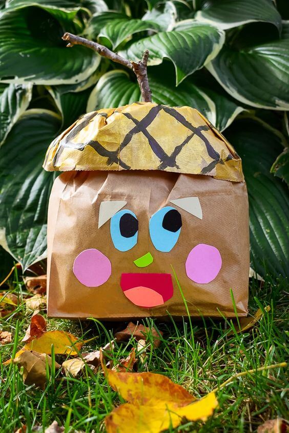 Get ready for Fall with these amazing acorn crafts for kids! Make acorns out of paper plates, craft sticks, pipe cleaners and your own handprints!