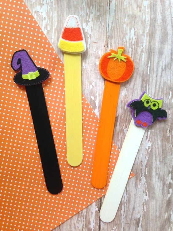 15 Colorful Halloween Theme Bookmarks 16 Here are colorful Halloween Theme Bookmarks that'll keep you all set for your reading this season! Take your pick from ghosts, witches & more!