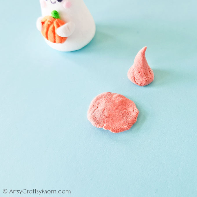 This Clay Ghost Craft proves that ghosts can most certainly be adorable, even if it's Halloween! Easy enough for kids to make and gift their friends!