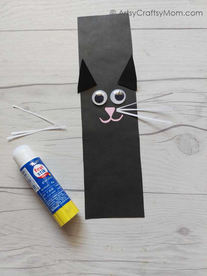 Here are some Creative Rolled Paper Halloween Crafts for Kids that work well for Halloween & Thanksgiving! Make your favorite, or make them all!