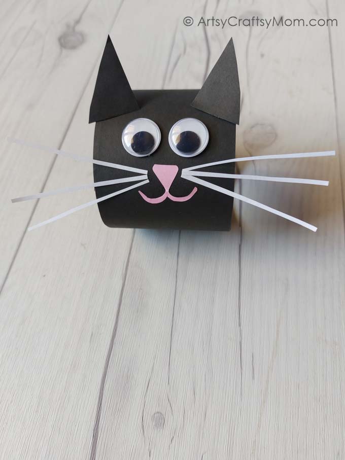 Here are some Creative Rolled Paper Halloween Crafts for Kids that work well for Halloween & Thanksgiving! Make your favorite, or make them all!