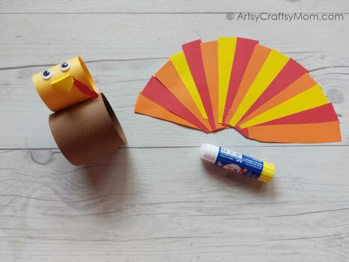 Here are some Creative Rolled Paper Halloween Crafts for Kids that work well for Halloween & Thanksgiving! Make your favorite, or make them all!