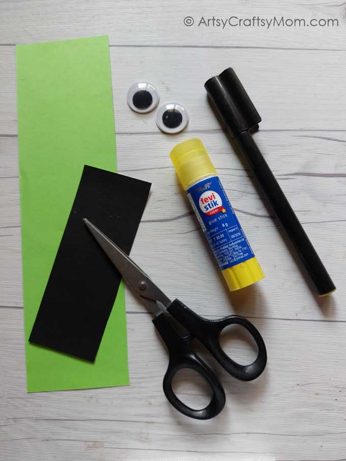Here are some Creative Rolled Paper Halloween Crafts for Kids that work well for Halloween & Thanksgiving! Make your favorite, or make them all!