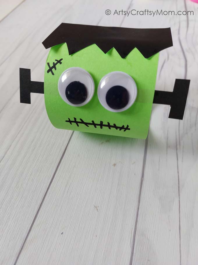 Here are some Creative Rolled Paper Halloween Crafts for Kids that work well for Halloween & Thanksgiving! Make your favorite, or make them all!