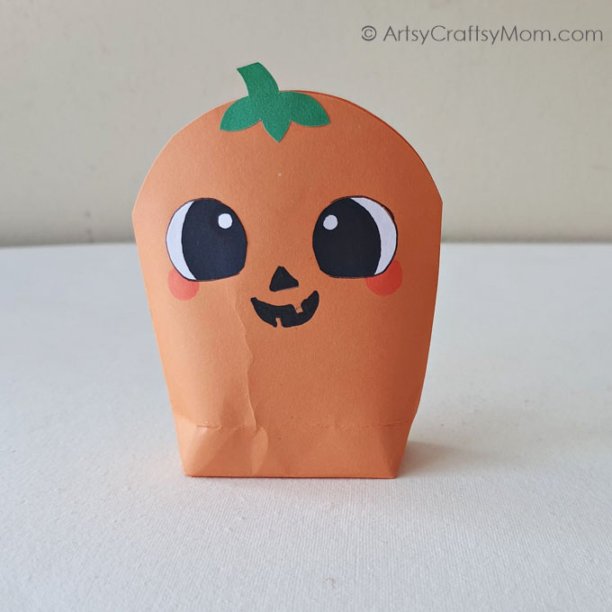 Make these Cute DIY Halloween Treat Bags for your trick-o-treating this Halloween! Choose from a Jack-o-Lantern, bat, ghost or one-eyed monster!