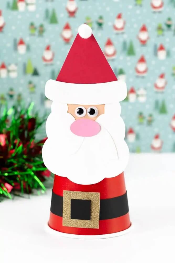 Here are some Santa Crafts for Kids that'll have them all excited for the man in the red suit! Whether naughty or nice, everyone can make these!