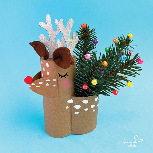 You'll love these reindeer crafts for kids that are perfect for the holiday season! Reindeer feature on gift wrap, cards, puppets, printables and more!