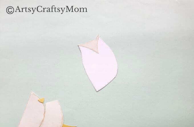 Hoot hoot! Here's a fun and easy owl bookmark craft that kids will love to make! It's perfect to make your spring reading much more fun!