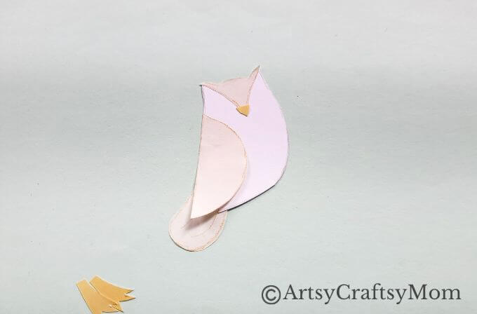 Hoot hoot! Here's a fun and easy owl bookmark craft that kids will love to make! It's perfect to make your spring reading much more fun!