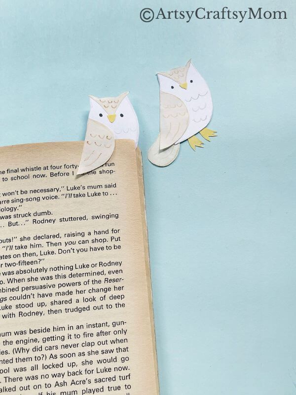 Hoot hoot! Here's a fun and easy owl bookmark craft that kids will love to make! It's perfect to make your spring reading much more fun!
