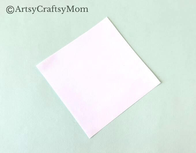 Here's a beautiful tulip corner bookmark craft that's perfect for spring that's coming! Features a printable template that you can use in the craft!