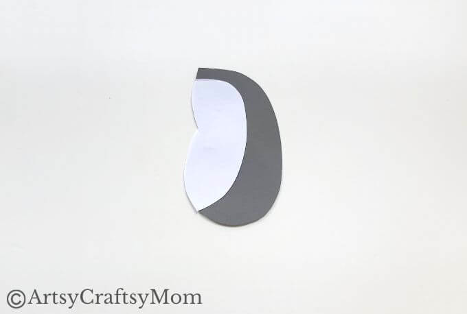 Here's a fun and easy toucan bookmark craft for kids of all ages to try! All you need are basic supplies like craft papers, scissors, glue & Sharpies!