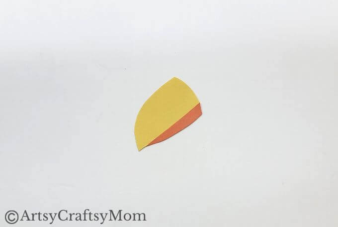 Here's a fun and easy toucan bookmark craft for kids of all ages to try! All you need are basic supplies like craft papers, scissors, glue & Sharpies!