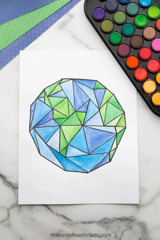 Have fun this Earth Day with these engaging and educational Earth Day Crafts for Kids! We have only one Earth, so let's celebrate it fully!