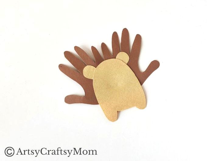 Nothing prickly about this easy Handprint Hedgehog Craft for Kids! This is a great craft for beginners, especially toddlers and preschoolers!