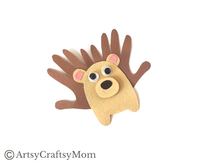 Nothing prickly about this easy Handprint Hedgehog Craft for Kids! This is a great craft for beginners, especially toddlers and preschoolers!