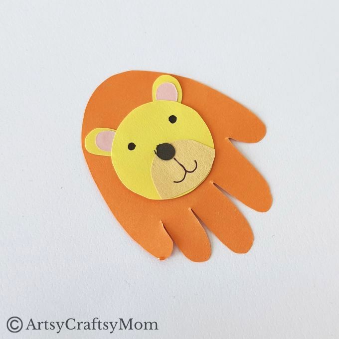This Handprint Lion Craft for Kids will be absolutely adorable with little hands! It would make a great craft to gift grandparents, aunts and uncles!
