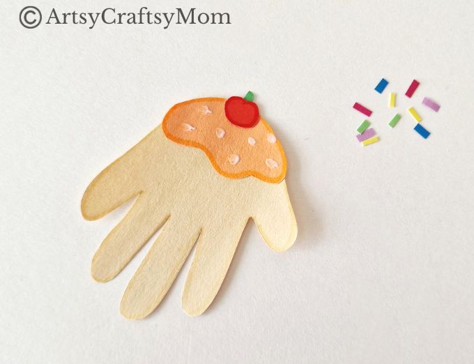 Refresh yourself on a hot day this summer with an ice cream - and a cute ice cream craft for kids! Don't worry, there's no danger of this one melting!