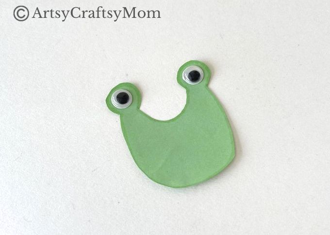 Love learning about aliens, space and unidentified flying objects? Then you'll love our quirky and cute paper plate UFO craft - for kids of all ages!