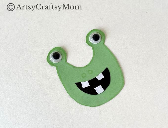 Love learning about aliens, space and unidentified flying objects? Then you'll love our quirky and cute paper plate UFO craft - for kids of all ages!