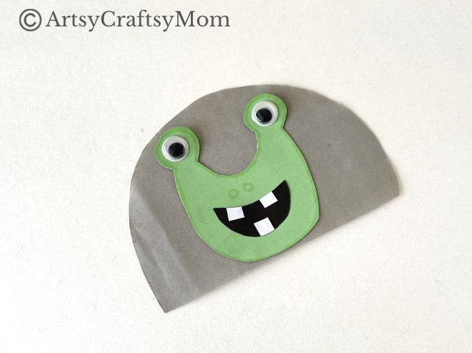Love learning about aliens, space and unidentified flying objects? Then you'll love our quirky and cute paper plate UFO craft - for kids of all ages!