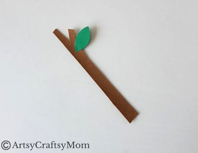 Kids will love making this cute Handprint Sloth Craft - especially since they can see their own handprints in it! Perfect for preschoolers & young kids,