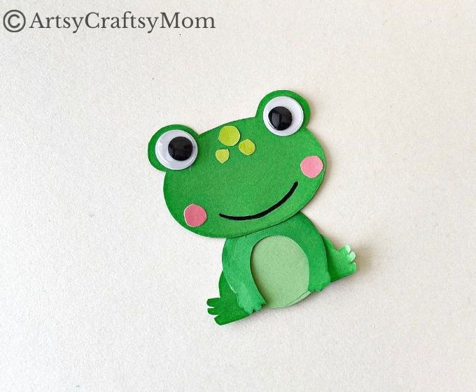 A frog may seem like an unlikely reading partner, but this frog bookmark papercraft is the perfect for the purpose! Easy to make for kids of all ages!