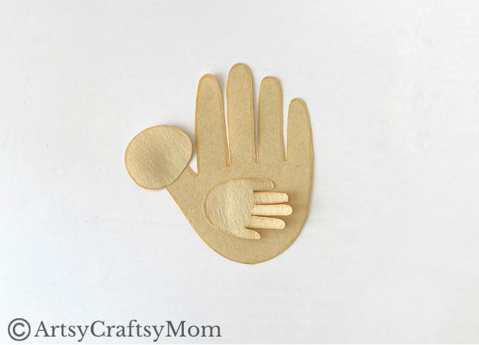 Here's a cute little handprint chicken craft that's super easy to make! Perfect for learning about farm life, domestic birds or about the letter C!