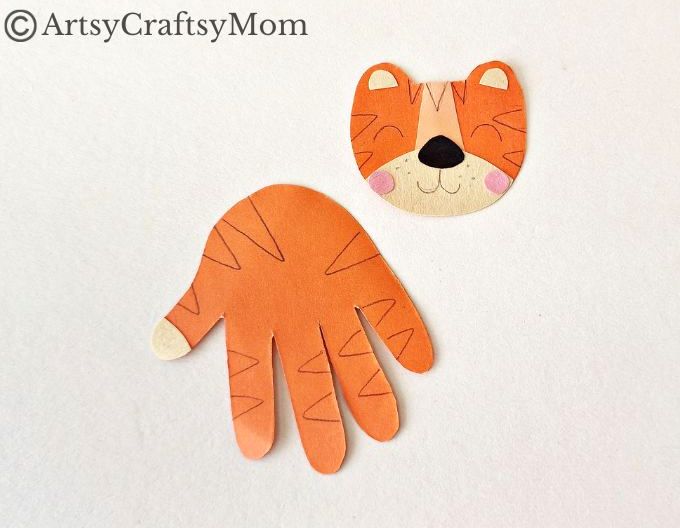 Here's a cute handprint tiger craft that preschoolers & kindergarteners would love! Perfect for International Tiger Day or India's Independence Day.