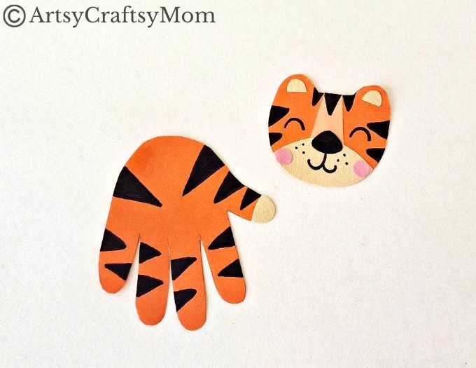 Here's a cute handprint tiger craft that preschoolers & kindergarteners would love! Perfect for International Tiger Day or India's Independence Day.